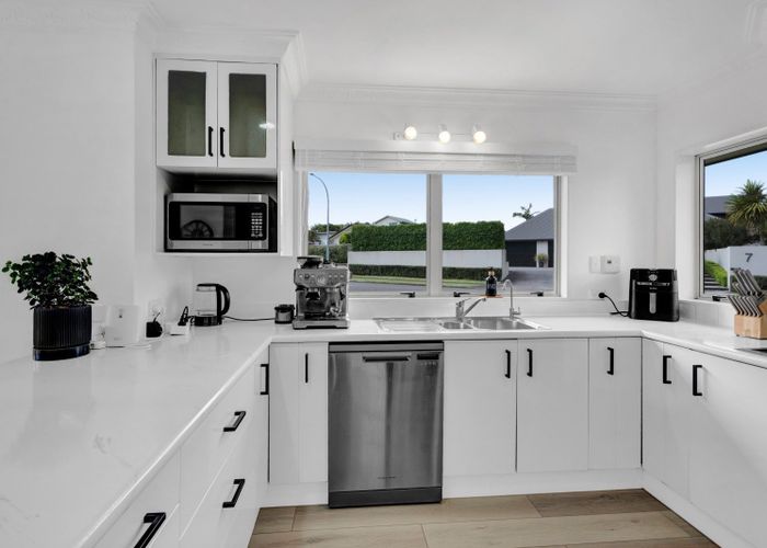  at 4 Adam Lile Drive, Highlands Park, New Plymouth, Taranaki