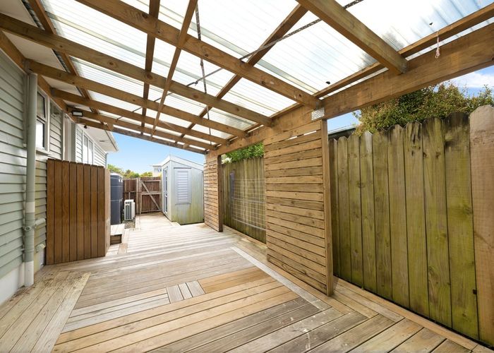  at 129 Riverpark Crescent, Henderson, Waitakere City, Auckland