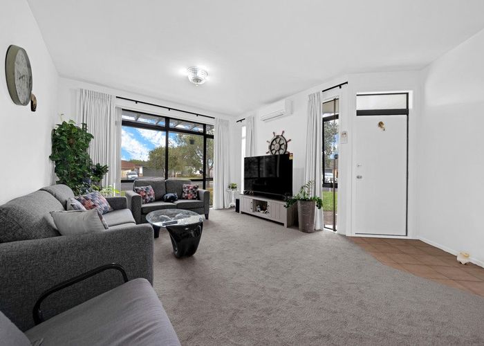  at 17/2 Armoy Drive, East Tamaki, Manukau City, Auckland