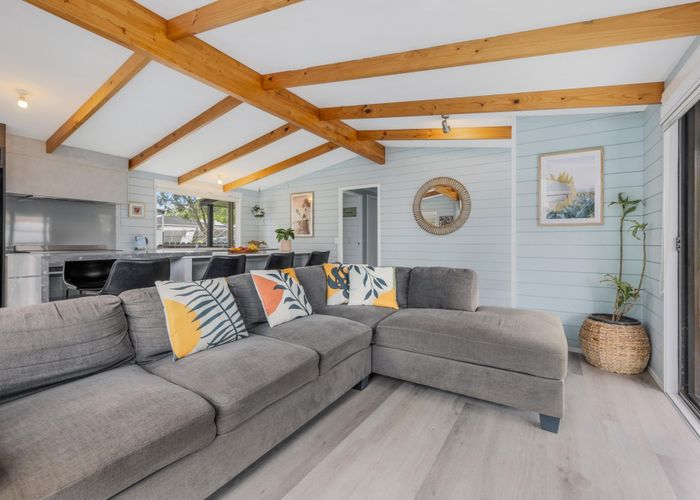  at 2/90 Wattle Farm Road, Wattle Downs, Auckland