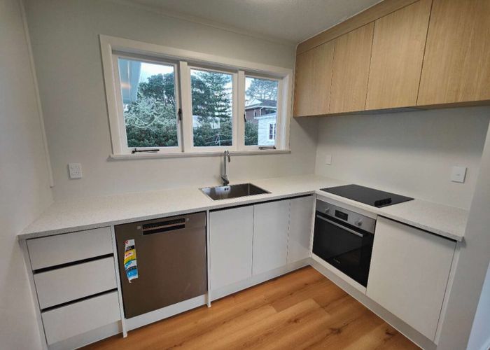  at 48 Woodlands Crescent, Browns Bay, North Shore City, Auckland