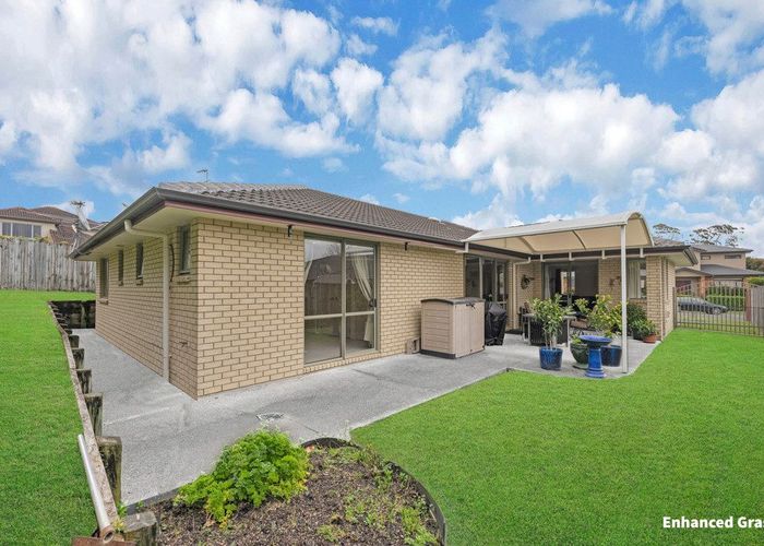  at 4 Fairford Avenue, Henderson, Waitakere City, Auckland