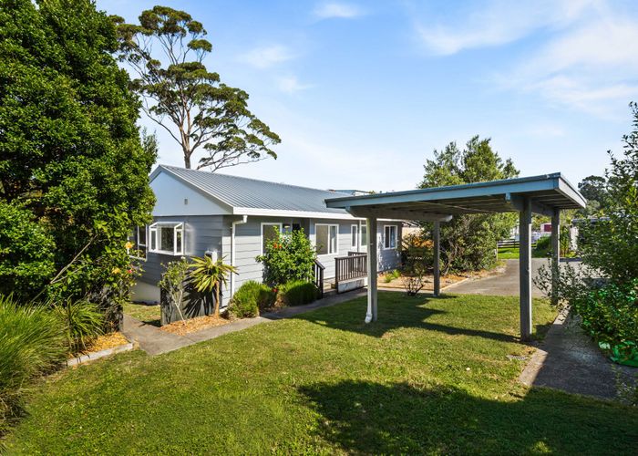  at 41 Meadowvale Rise, Titirangi, Waitakere City, Auckland