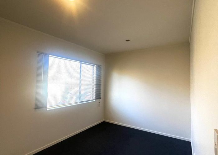  at 3 Lockingston Avenue, Henderson, Waitakere City, Auckland