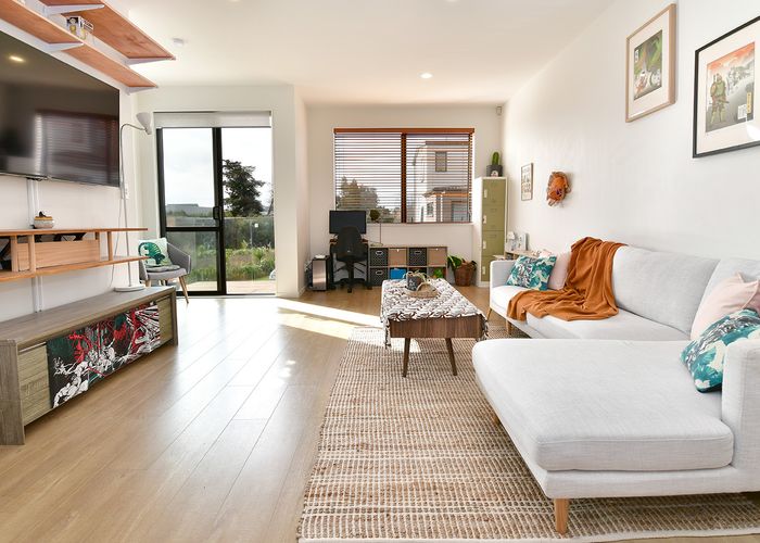  at 1 Bloom Crescent, Sunnyvale, Auckland