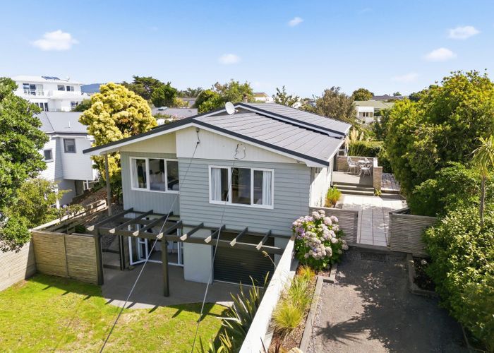  at 7 Whyte Street, Paraparaumu Beach, Kapiti Coast, Wellington