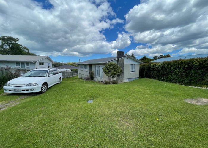 at 10 Wylie Avenue, Sunnynook, Auckland