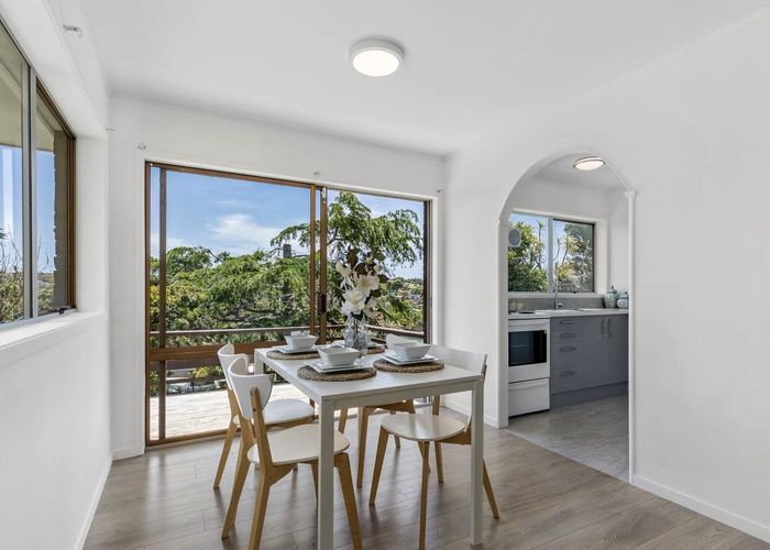  at 2/12 Hollyhock Place, Browns Bay, Auckland