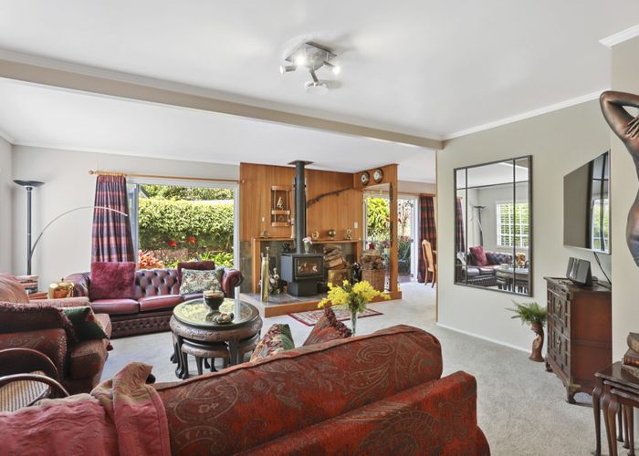  at 2/21 Deane Avenue, Titirangi, Auckland