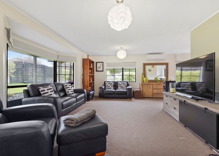  at 2/2 Fieldstone Court, Northpark, Auckland