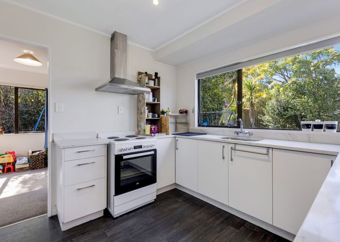  at 5 San Bernadino Drive, Henderson, Waitakere City, Auckland