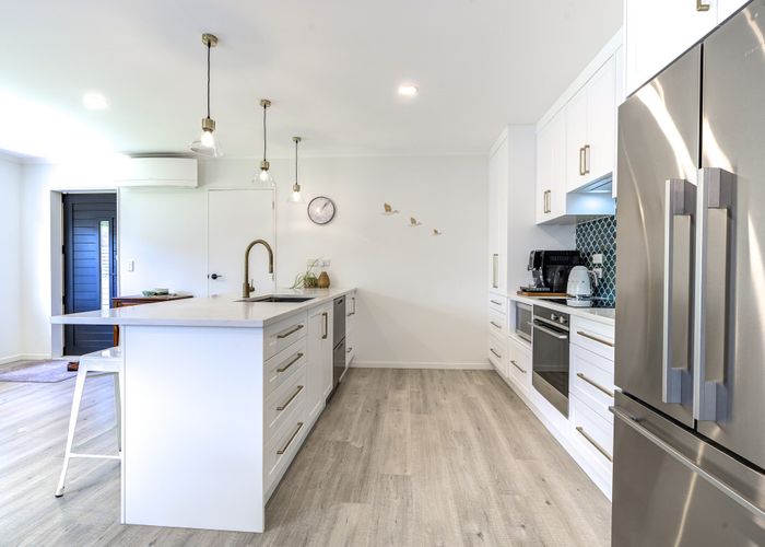  at 152E Clarkin Road, Fairfield, Hamilton