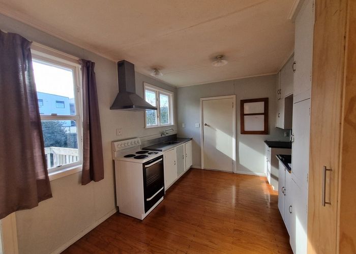  at 9 Mavis Place, Beach Haven, Auckland