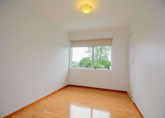  at 2/12 Sherwood Ave, Te Atatu South, Waitakere City, Auckland
