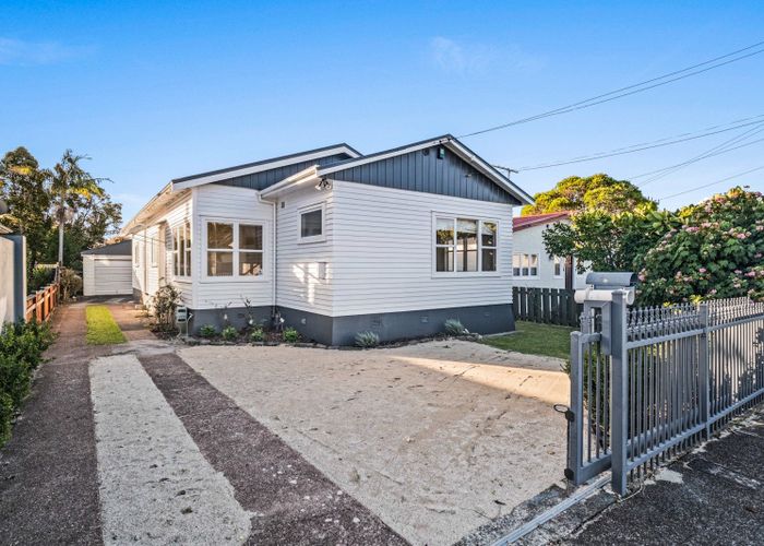  at 36 Te Ra Road, Point Chevalier, Auckland
