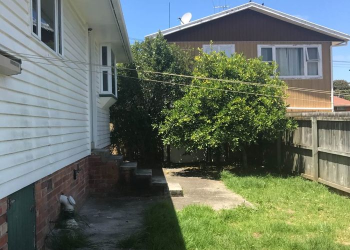  at 20 Daytona Road, Henderson, Auckland