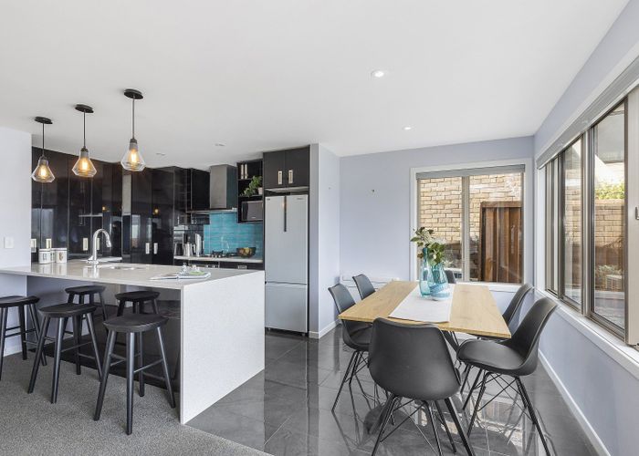  at 5 Countess Close, Maupuia, Wellington