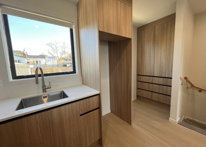  at 6/10 Fairclough Road, Beach Haven, North Shore City, Auckland