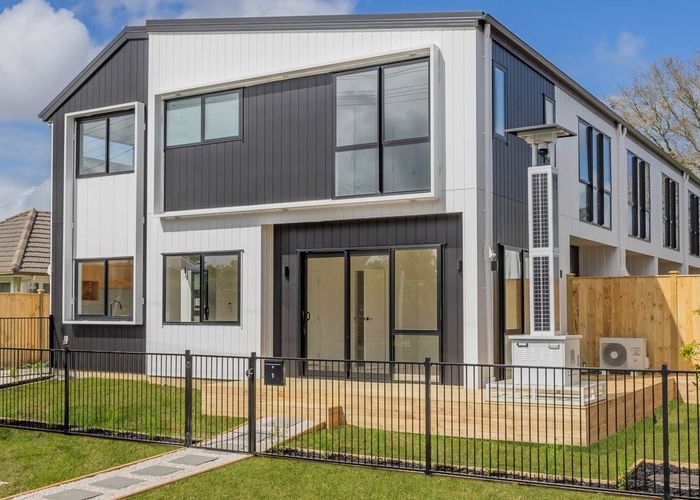  at 1/26 Smythe Road, Henderson, Auckland