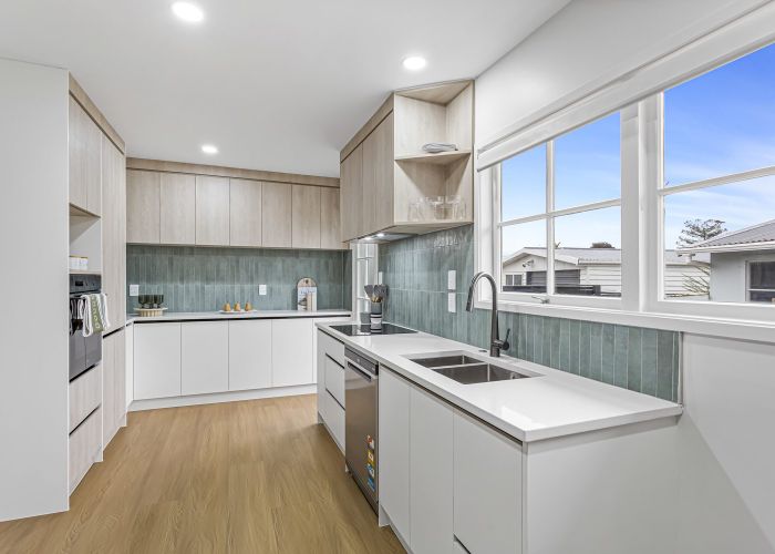  at 2 Tupaki Place, Pakuranga, Manukau City, Auckland