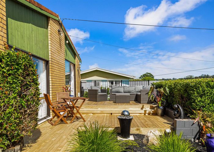  at 13 Surf Road, Stanmore Bay, Whangaparaoa