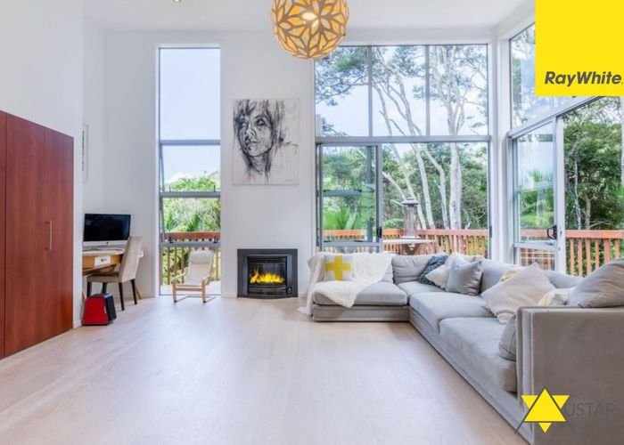  at 39 Warner Park Avenue, Laingholm, Auckland