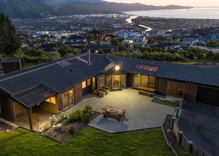  at 252 Normandale Road, Normandale, Lower Hutt, Wellington