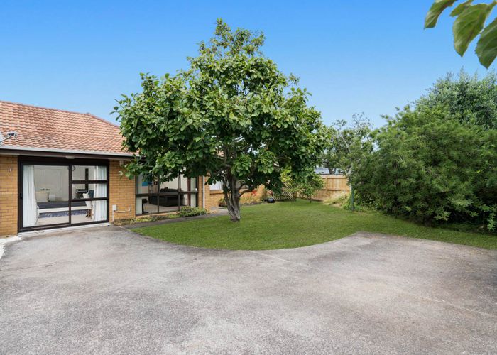  at 2/5 Colleen Norma Place, Half Moon Bay, Auckland