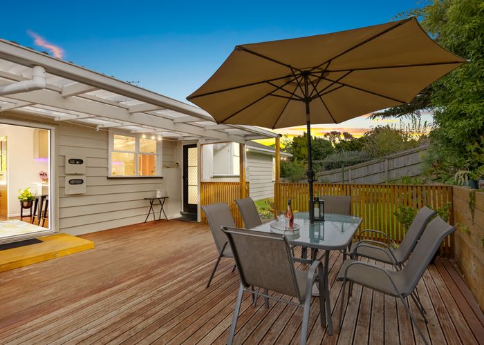 Free property data for 10 Windermere Crescent, Blockhouse Bay, Auckland