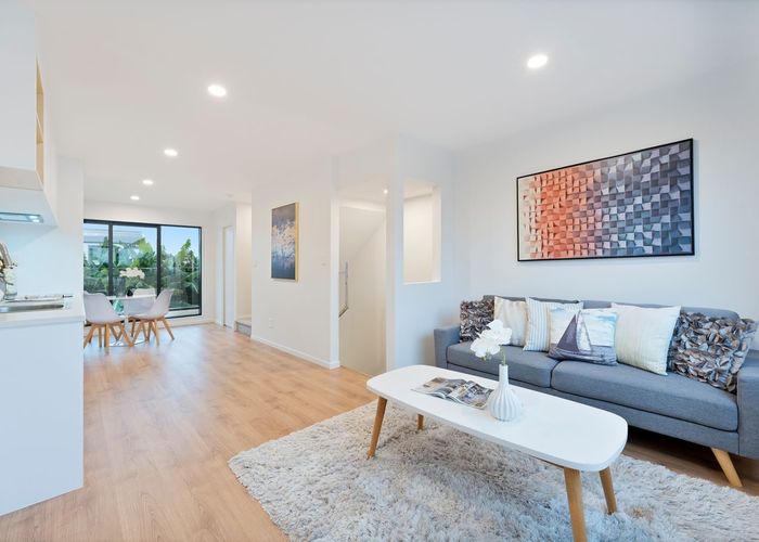 at 8/11 Hereford Street, Te Atatu Peninsula, Waitakere City, Auckland