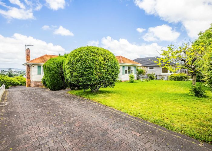 For sale 39 Mellons Bay Road, Mellons Bay, Manukau City, Auckland