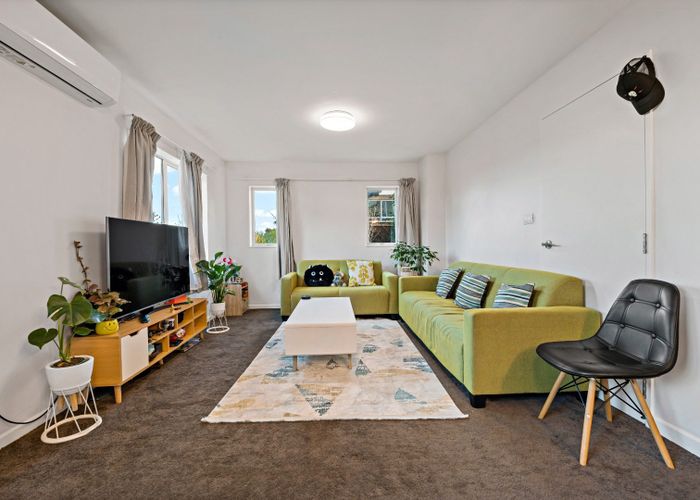  at 1/52 Corricvale Way--Viewing--On Sat 26th July at 1:00-1:20pm, Northcross, North Shore City, Auckland