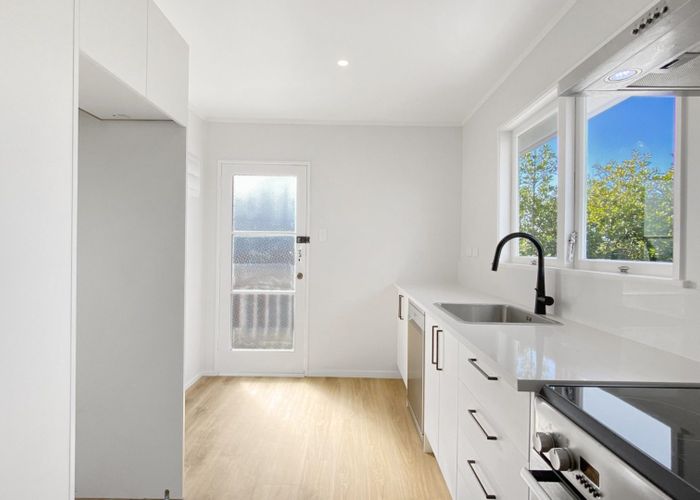  at 2/60 Gowing Drive, Meadowbank, Auckland