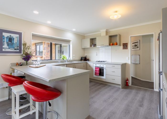  at 4 Kennedy Place, Waikanae Beach, Waikanae