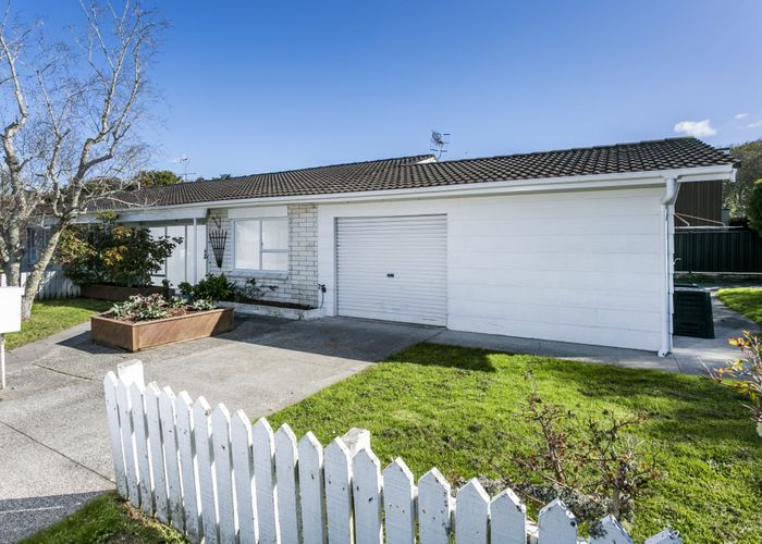 For sale 20A Chartwell Avenue, Glenfield, North Shore City, Auckland