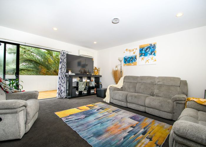  at 6 Awaroa Road, Sunnyvale, Auckland