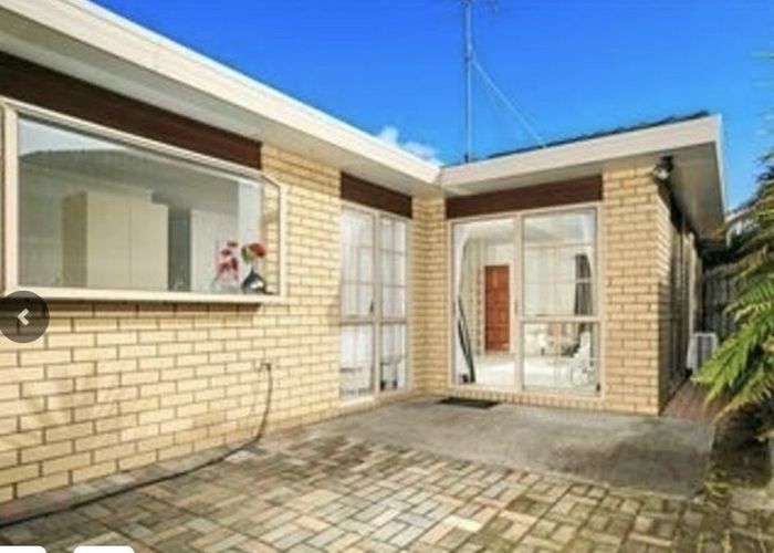  at 4 Owl Court, Unsworth Heights, North Shore City, Auckland