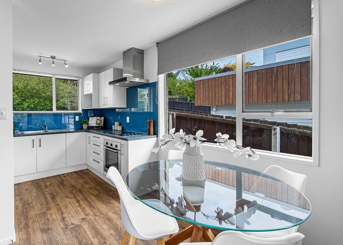  at 2/160 Centaurus Road, Saint Martins, Christchurch