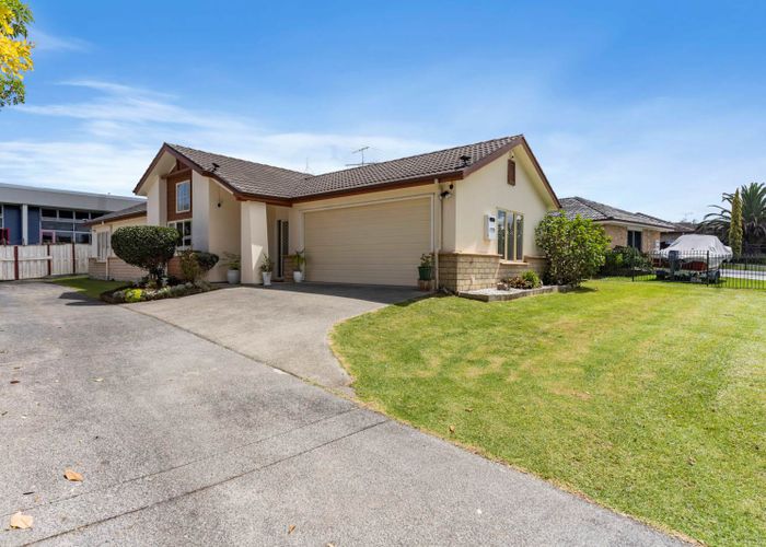  at 70 Riverton Drive, Randwick Park, Auckland