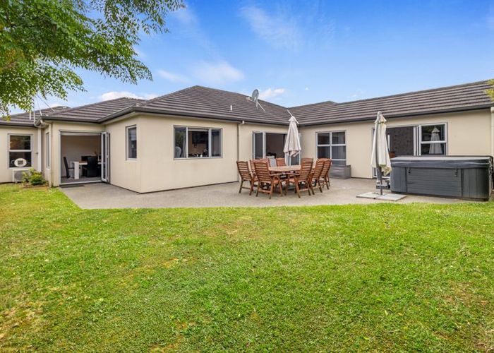  at 20 Connor Court, Huntington, Hamilton