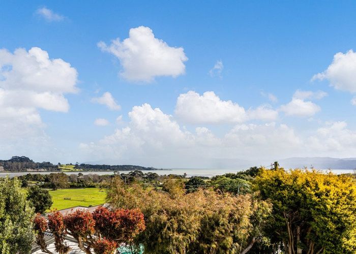  at 121 Wallace Road, Mangere Bridge, Auckland