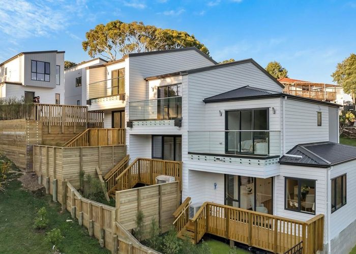  at 8E Jenanne Place, Totara Vale, Auckland