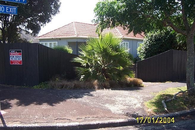  at 77 Tahapa Crescent, Meadowbank, Auckland