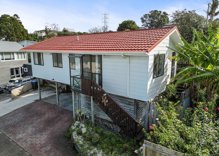  at 2/577 Richardson Road, Mount Roskill, Auckland