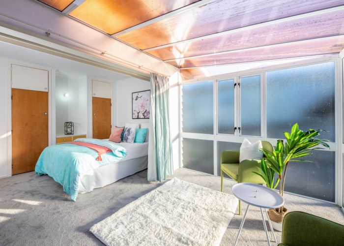  at 10 Edgeworth Close, Glenfield, North Shore City, Auckland