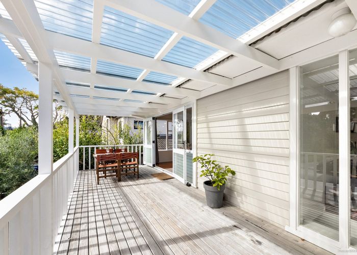  at 122 Tiroroa Avenue, Te Atatu South, Auckland