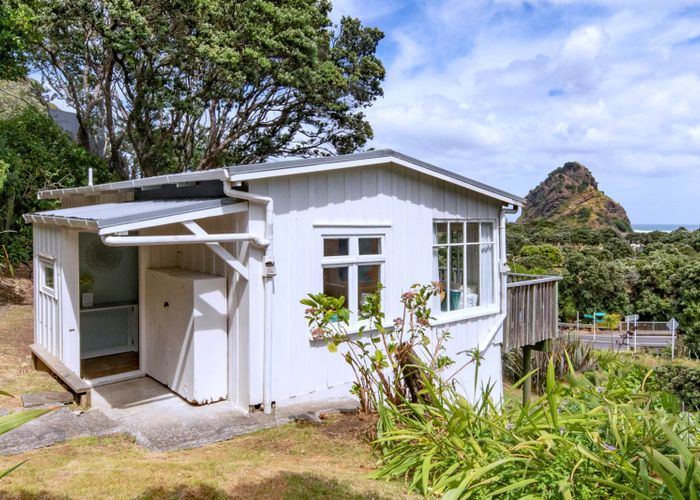  at 5 Glenesk Road, Piha