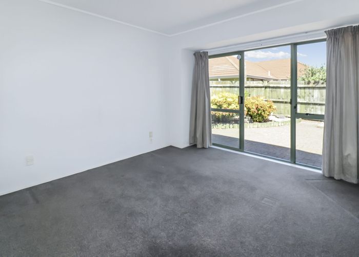  at 124 Meadowlands Drive, Meadowlands, Manukau City, Auckland