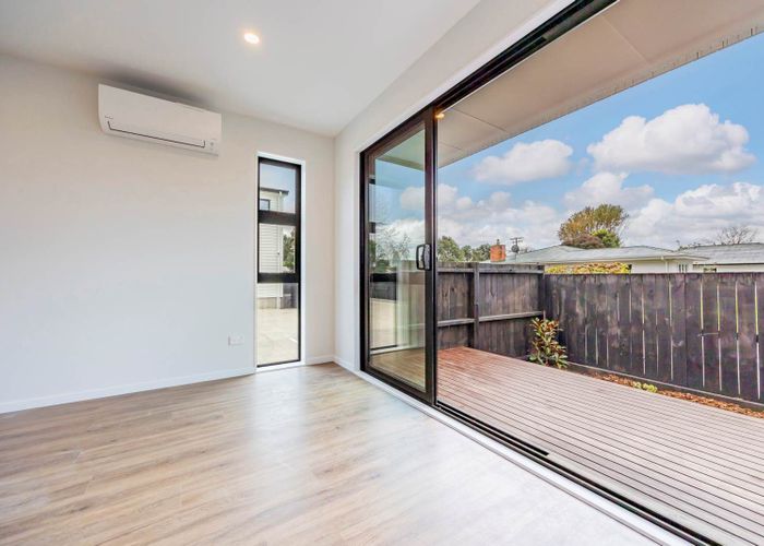  at 1-6/21 Peachgrove Road, Te Atatu Peninsula, Waitakere City, Auckland
