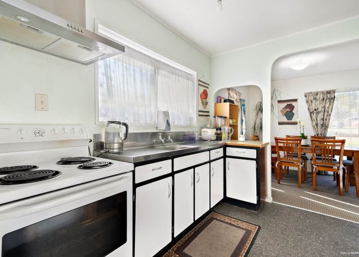  at 35 Coniston Avenue, Te Atatu South, Waitakere City, Auckland